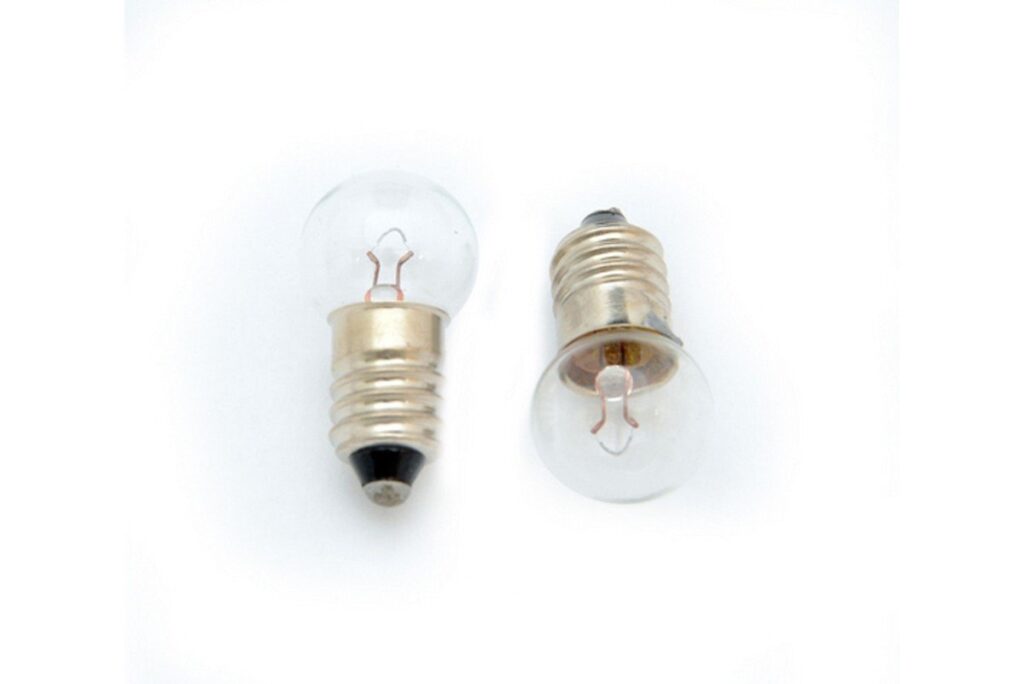 Simson lampje voorlicht 6 volt / 2,4 watt (2)