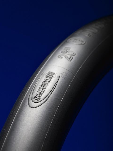 Schwalbe bnb AV14 Extra Light 26 x 1.50 – 2.35 av BLACK
